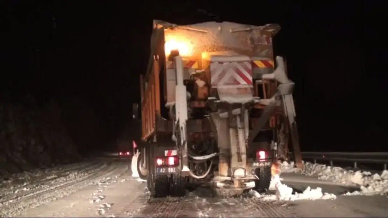 Antalya–Konya Yolunda Kar Alarmı: Alacabel Beyaza Büründü! 1
